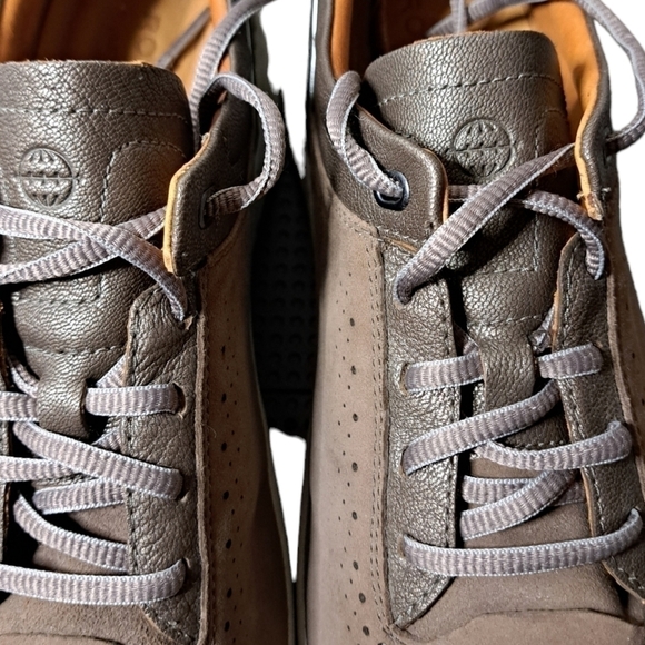 Rockport Comfort Sneakers Light Brown Suede Perforated Breathable Size 11 - Picture 9 of 12